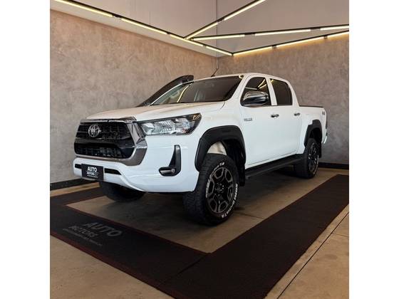 TOYOTA HILUX 2.8 D-4D TURBO DIESEL CD SRV 4X4 AUTOMÁTICO TOYOTA HILUX 2.8 D-4D TURBO DIESEL CD SRV 4X4 AUTOMÁTICO